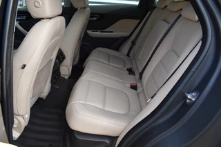 Jaguar F-PACE – thumbnail 32