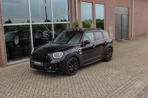 MINI Countryman 1.5 Cooper S E ALL4 Classic | 1e eigenaar | Driving Assistant Plus | Carplay | Keyless entry | LED | Park Assistant | Sportstoelen | DAB | Active Cruise control | Camera