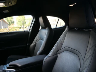 Lexus UX – thumbnail 10