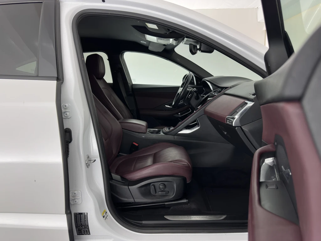 Jaguar E-PACE – foto 14