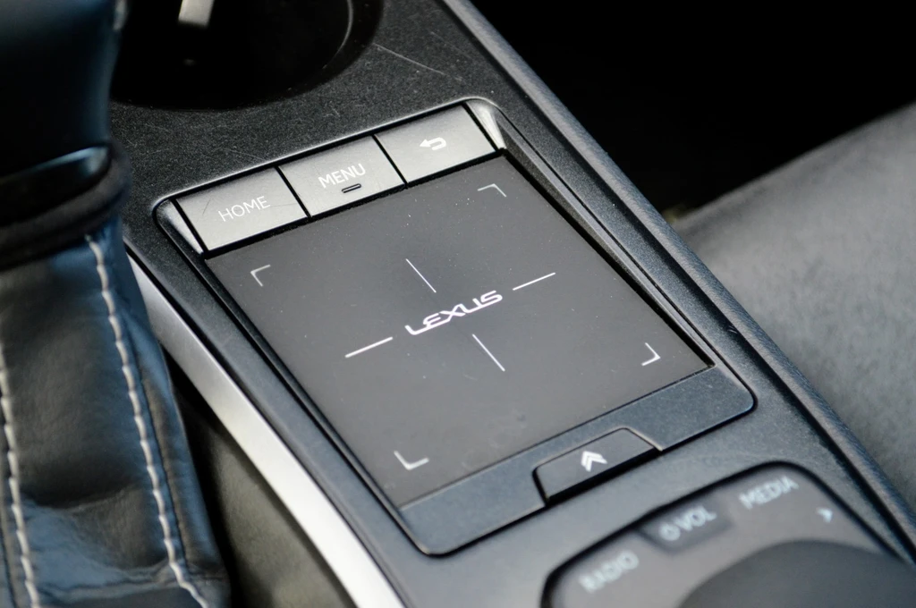Lexus UX – foto 16