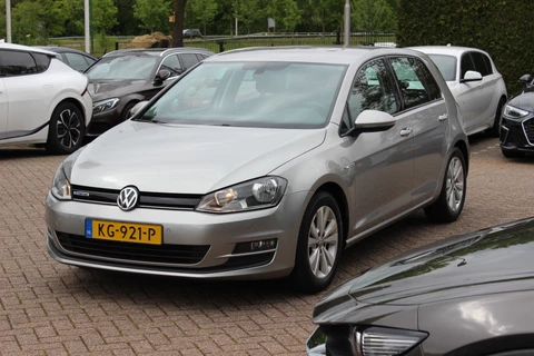 Volkswagen Golf 1.0 TSI Comfortline / CarPlay / Parkeerhulp V+A / 16'' / DAB / Cruise Control