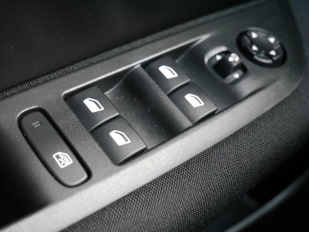 Peugeot 208 – foto 16