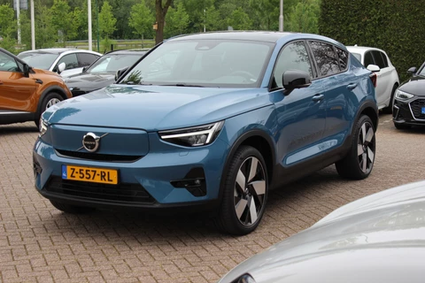 Volvo C40 Single Motor Extended Range Ultimate 82 kWh / SoH 95,6% / Trekhaak / Panoramadak / 360Camera / Half leder / Keyless / 20'' / Harman Kardon / CarPlay / Warmtepomp / Stuur+Stoelverwarming / Dodehoek / DAB / ACC