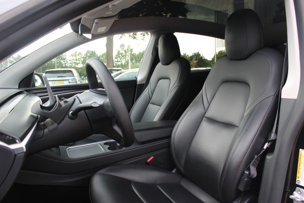 Tesla Model Y – foto 11