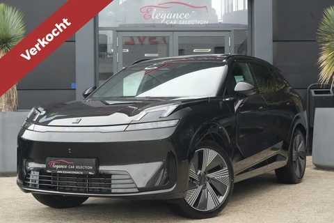 Lynk & Co 08 1.5 More | 350 PK | 200 KM EV | PANO | MASSAGE | HARMAN KARDON | 360° CAMERA Deze zeer complete 08 More beschikt over een krachtige plug-in hybride aandrijflijn met 345 PK en 615 Nm koppel. Dankzij de grote 39,6 kWh batterij beschikt de 08 over een elektrisch WLTP-ber