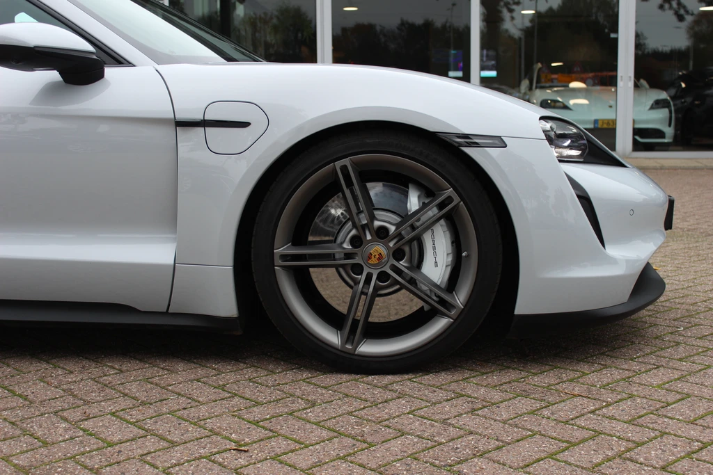 Porsche Taycan – foto 18
