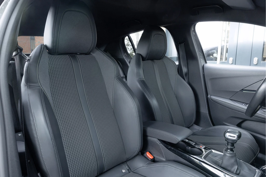 Peugeot 208 – foto 11