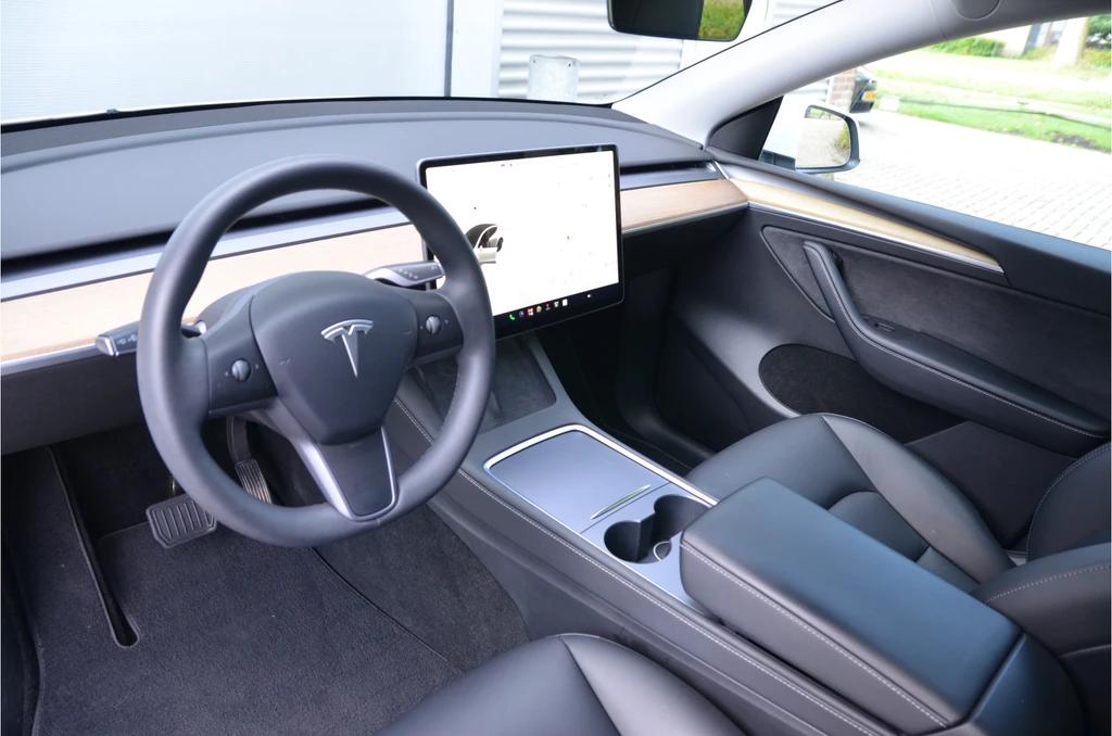 Tesla Model Y – foto 11