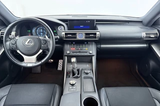 Lexus IS – thumbnail 16