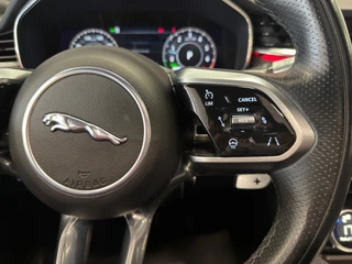 Jaguar F-PACE – thumbnail 24