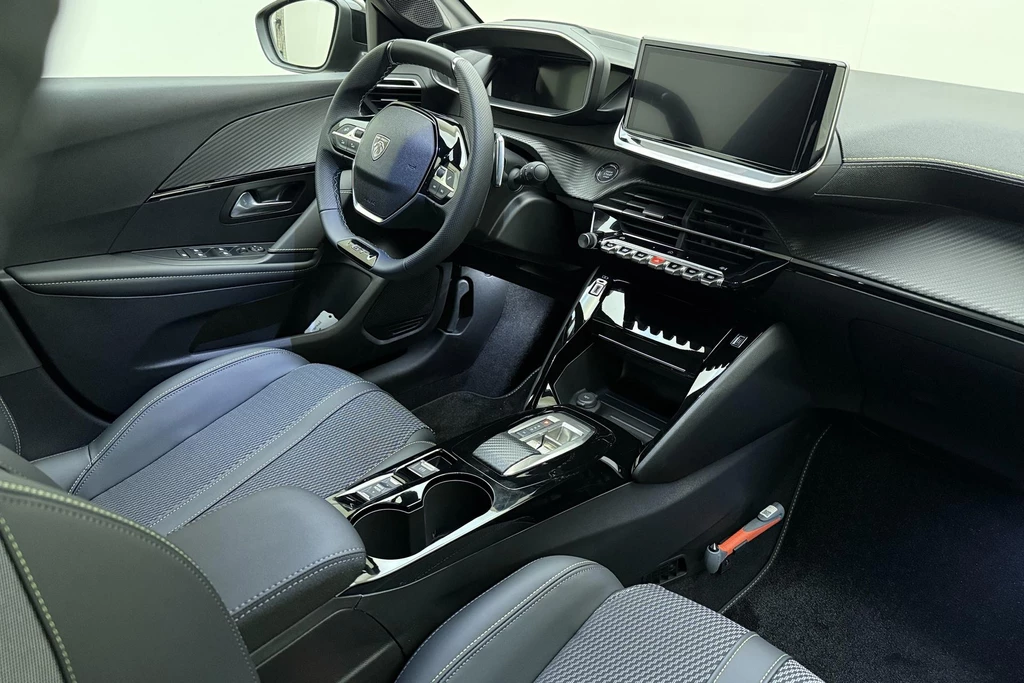 Peugeot 208 – foto 12