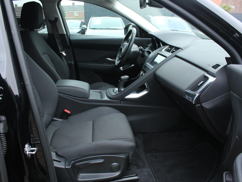 Jaguar E-PACE – foto 12