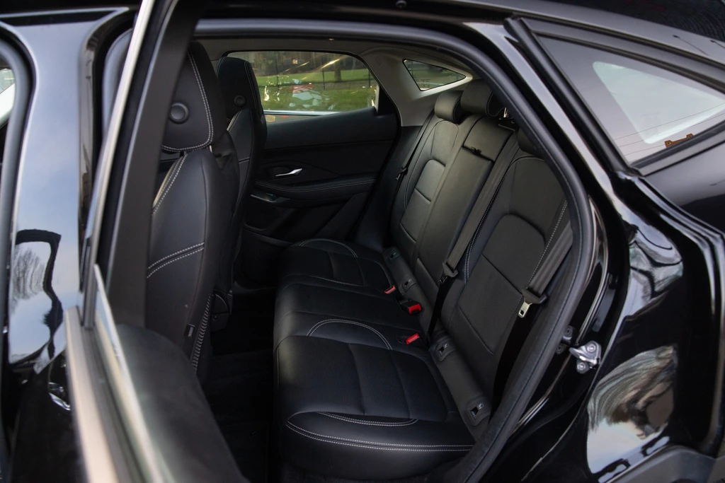 Jaguar E-PACE – foto 10
