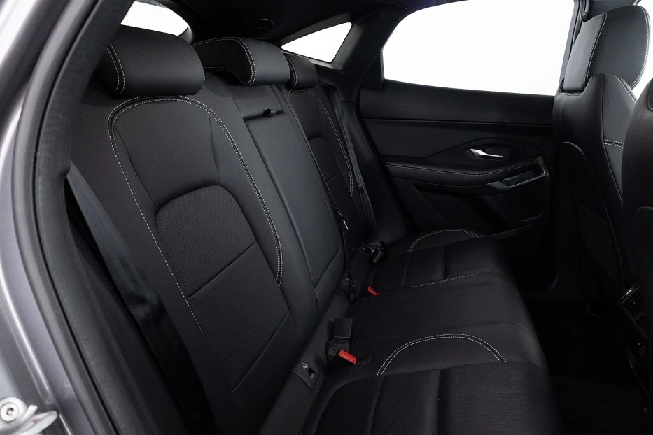 Jaguar E-PACE – foto 12