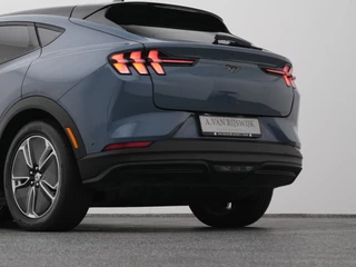 Ford Mustang Mach-E – thumbnail 6