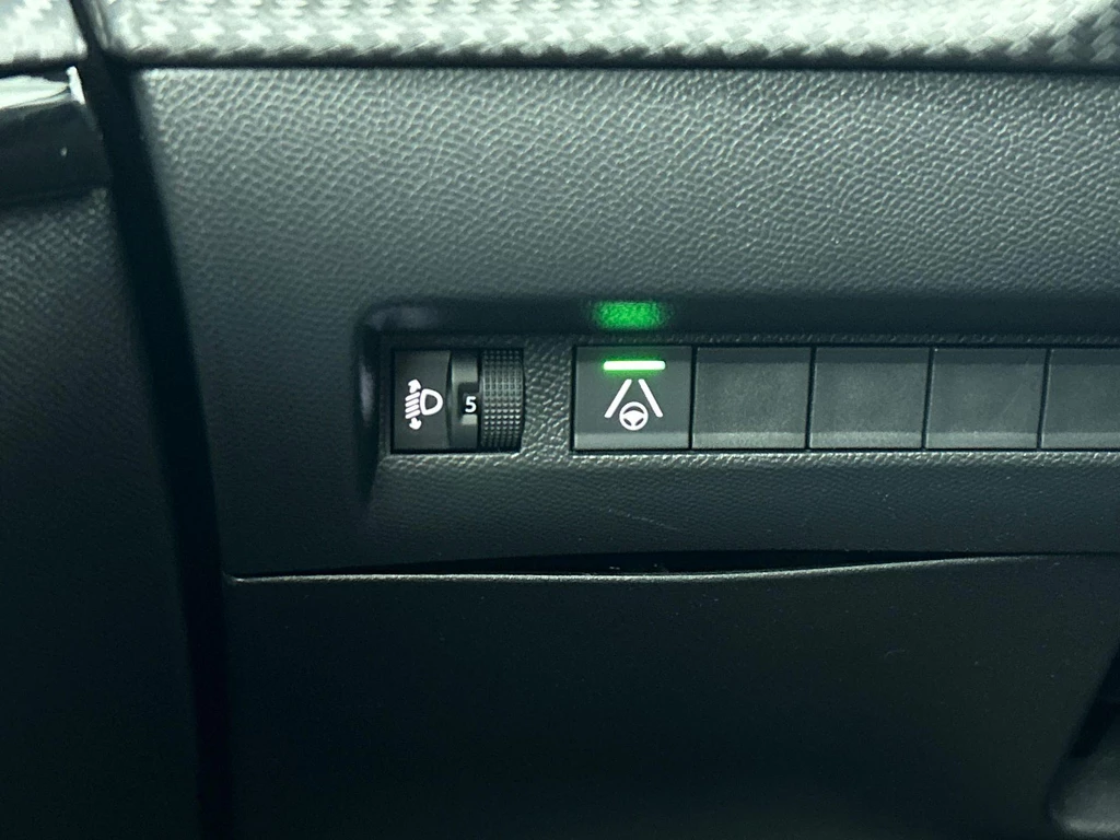 Peugeot 208 – foto 18