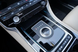 Jaguar XE – thumbnail 31