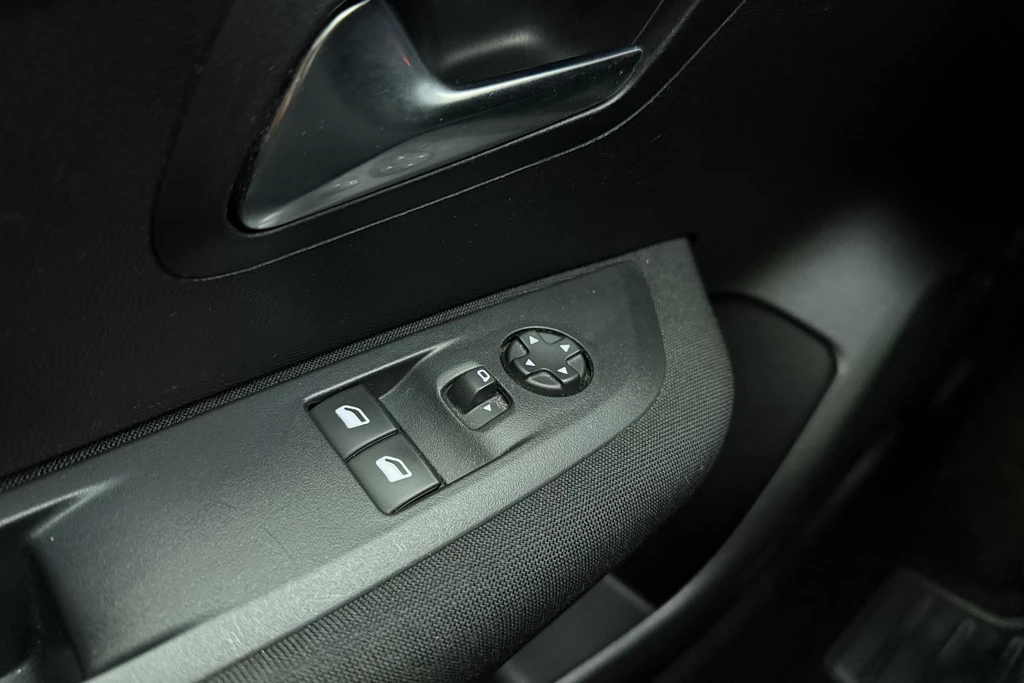 Peugeot 208 – foto 18