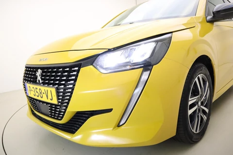 Peugeot 208 1.2 PureTech Allure Pack 100 PK | Handgeschakeld | Camera | Cruise Control | Climate Control | Navigatie | 1e eigenaar | Voorraad