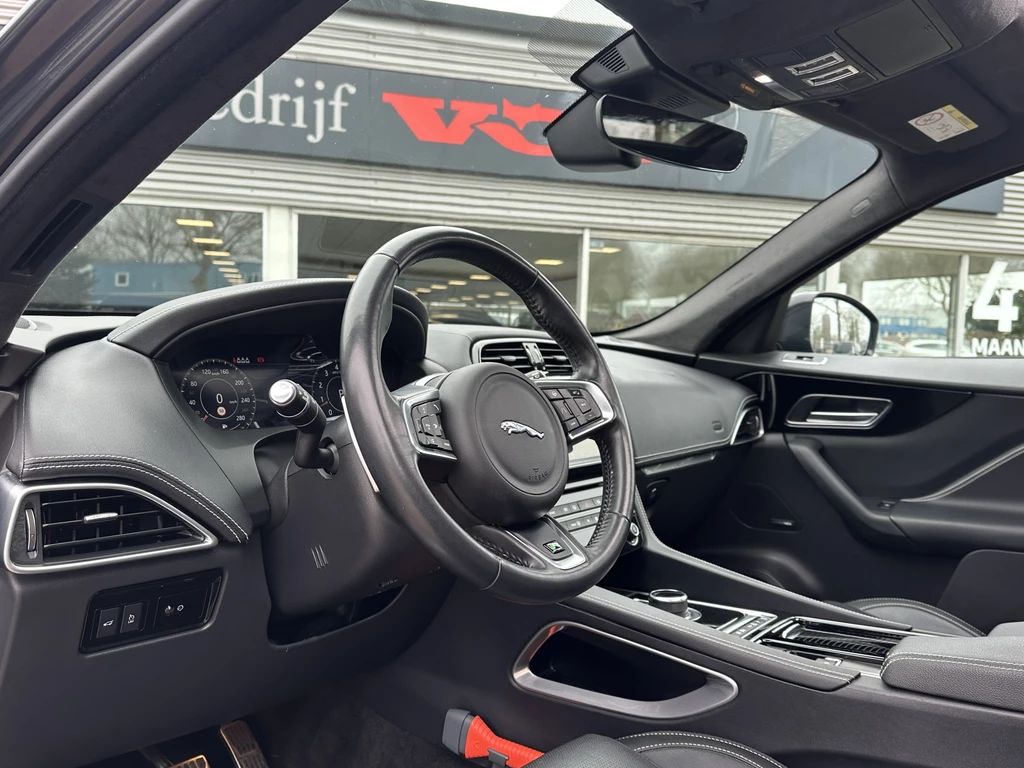 Jaguar F-PACE – foto 8