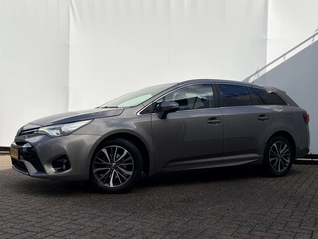 Toyota Avensis – foto 2