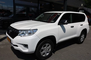 Toyota Land Cruiser – thumbnail 2