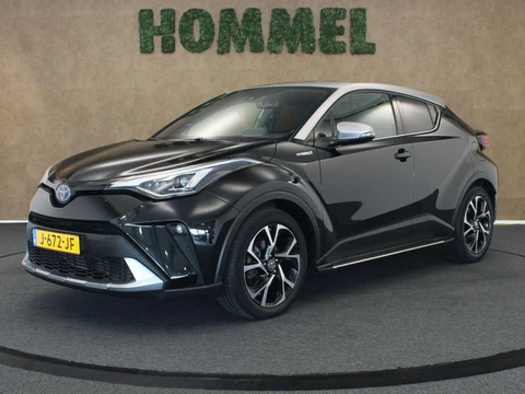 Toyota C-HR 2.0 Hybrid Dynamic  - ORIGINEEL NEDERLANDSE AUTO - AFNEEMBARE 13 POLIGE TREKHAAK - TREKGEWICHT 725 KG - JBL AUDIO - TREEPLANKEN - APPLE CARPLAY/ ANDROID AUTO - VOORSTOELEN VERWARMD - PARKEERSENSOREN VOOR/ ACHTER - NAVIGATIE