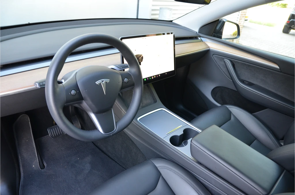 Tesla Model Y – foto 11