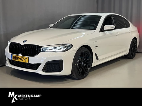 BMW 5-serie 530e Business Edition Plus M Sport 19"/Schuif-kanteldak/Trekhaak/Camera/Stoelverwarming + memory/PDC v+a/LED