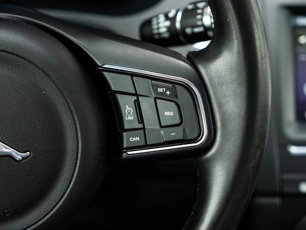 Jaguar E-PACE – foto 26