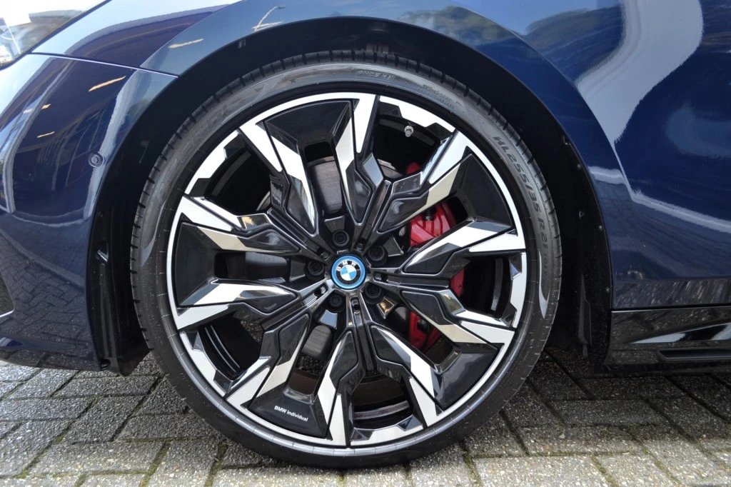 BMW i5 – foto 8