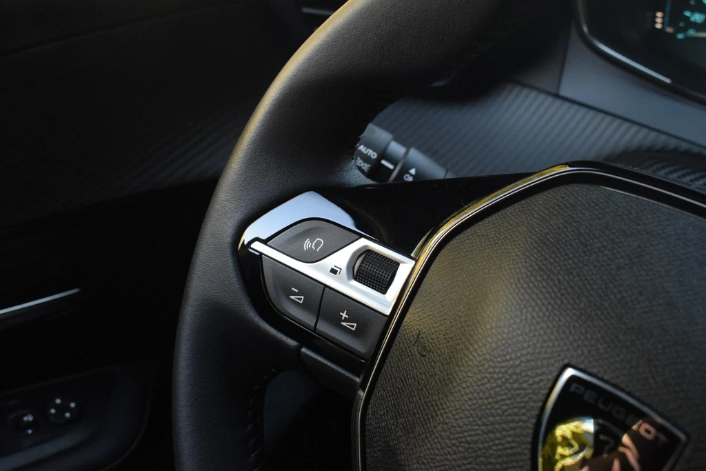 Peugeot e-208 – foto 19
