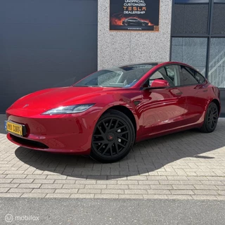 Tesla Model 3 – thumbnail 1