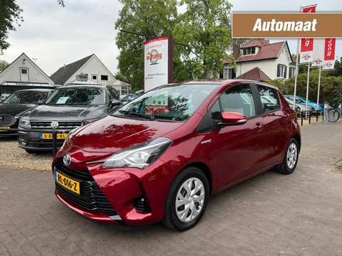 Toyota Yaris 1.5 HYBRID AUTOMAAT / NAVI / CAMERA / TREKHAAK / CRUISE CTR. / AIRCO-ECC / PDC / METALLIC LAK