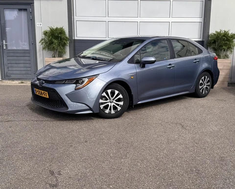 Toyota Corolla 1.8 Hybrid Business Intro / Camera / Leer / Cruise / ECC / LED / 4 x stoelverwr