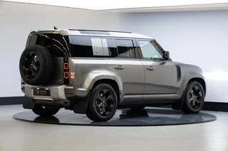 Land Rover Defender – thumbnail 5