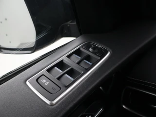 Jaguar F-PACE – thumbnail 42