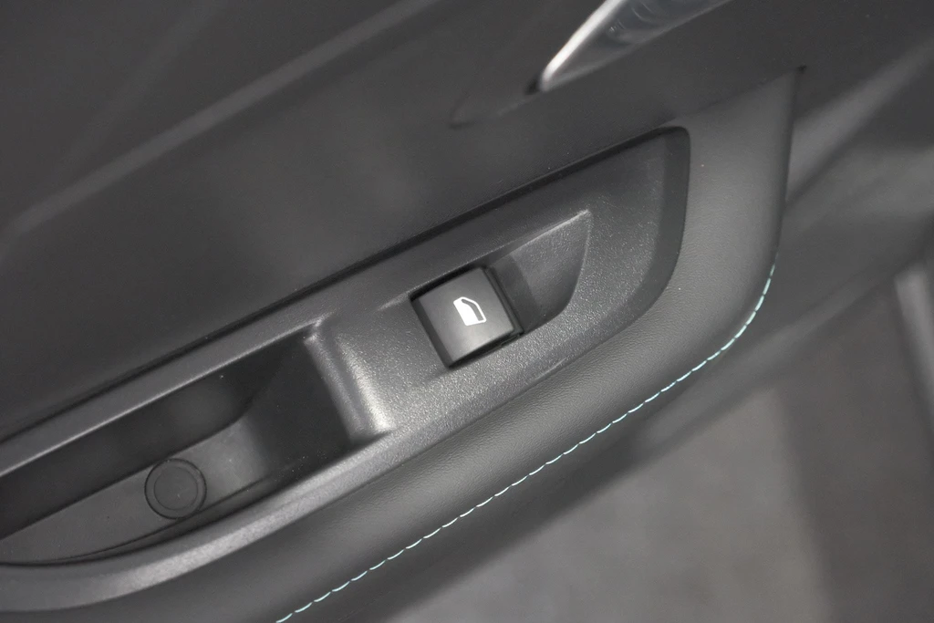 Peugeot e-208 – foto 30