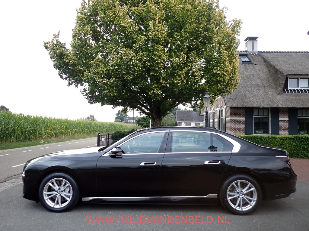 BMW i7 – foto 2