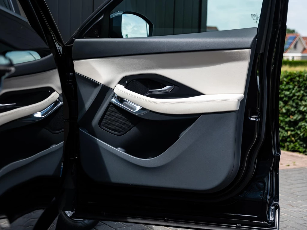 Jaguar E-PACE – foto 34
