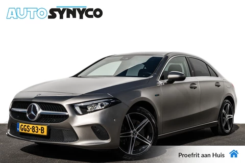 Mercedes-Benz A-Klasse 250 e Plug-in Premium | SOH 96.6 % | Panoramadak | LED | 18 inch LMV | Sfeerverlichting | PDC