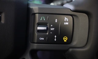 Land Rover Defender – thumbnail 31