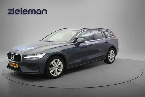 Volvo V60 2.0 B3 Momentum Business Automaat - Digitaal Cockpit, Carplay, Camera