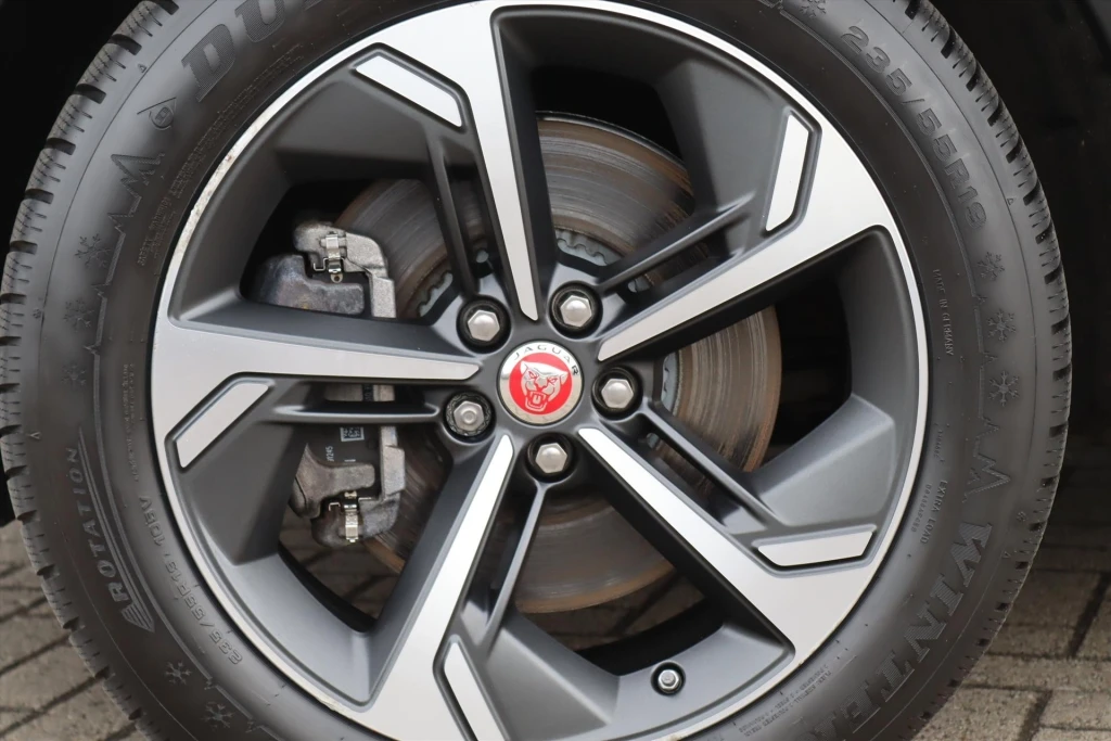Jaguar E-PACE – foto 19