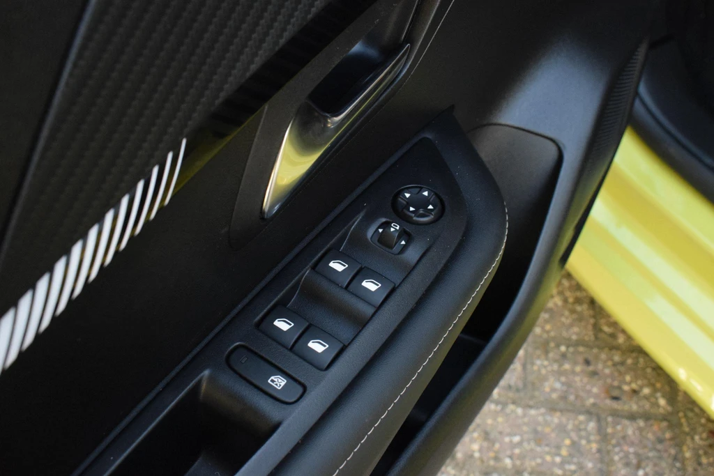 Peugeot e-208 – foto 17