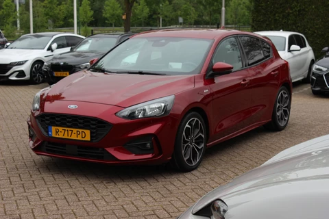 Ford Focus 1.0 EcoBoost Titanium Business / Camera / Head-up / CarPlay / Keyless / 18'' / Navigatie / Dodehoek / DAB / ACC