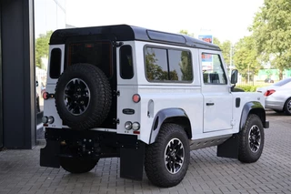 Land Rover Defender – thumbnail 3