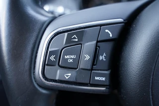 Jaguar XE – thumbnail 17