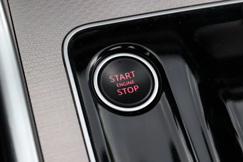 Jaguar XE – foto 27
